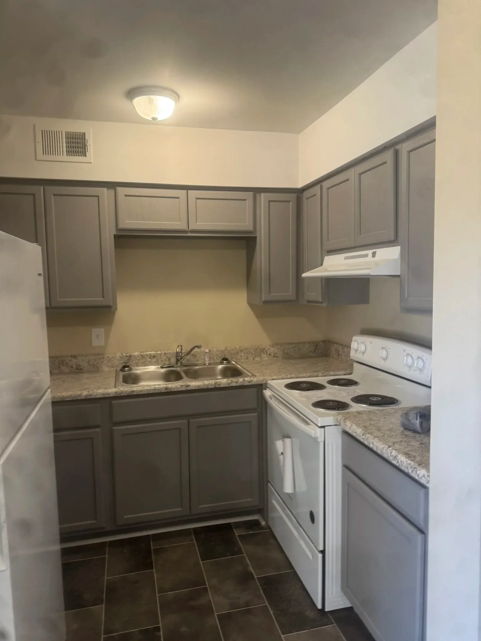 Ridgeway Apartments photo 2