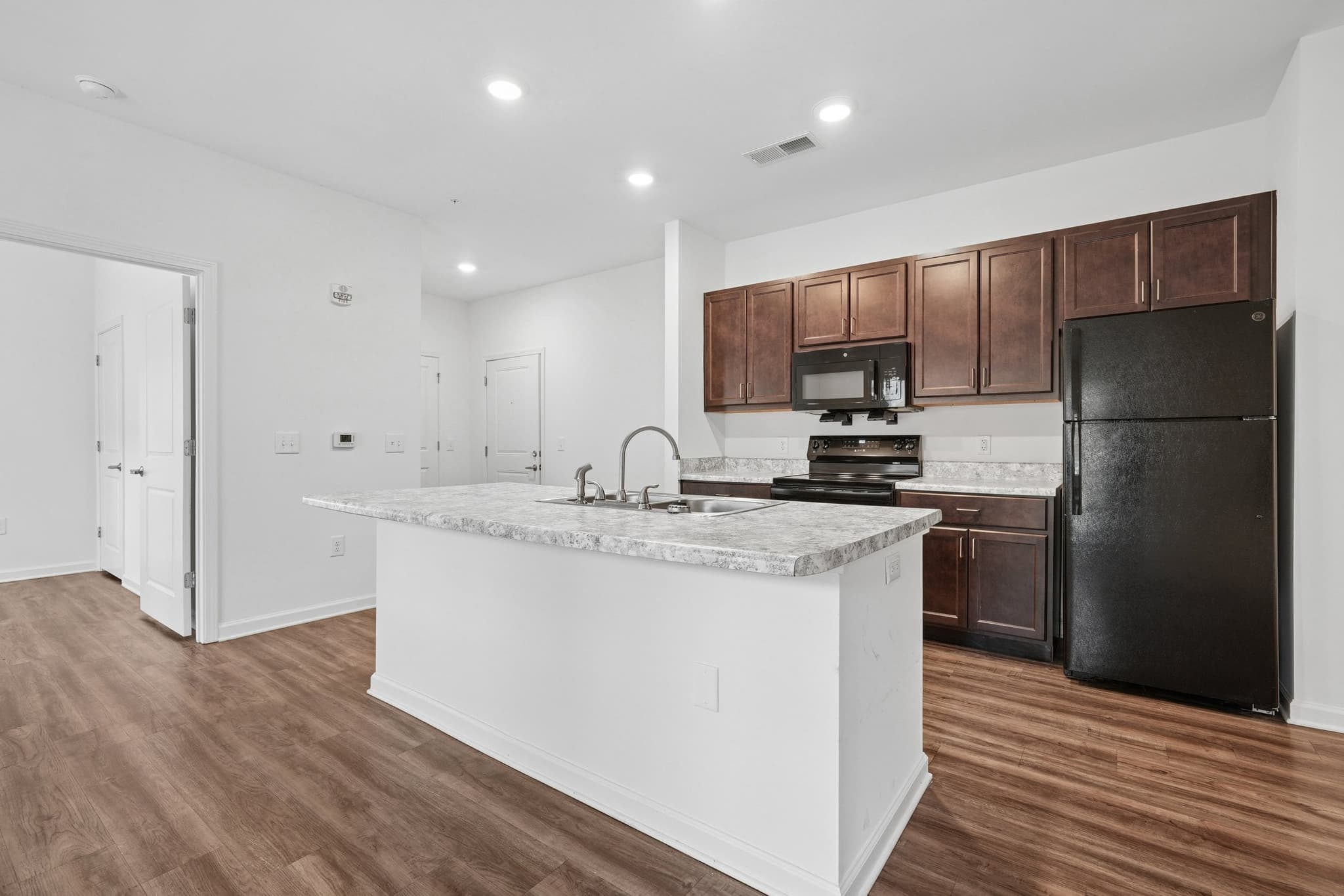 Summercrest Apartments photo 1