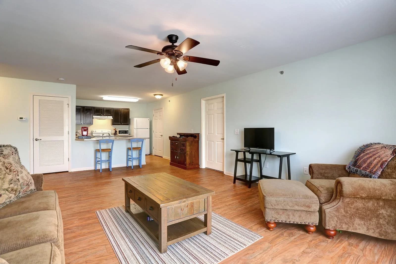 Sumner Gardens Apartments photo 3