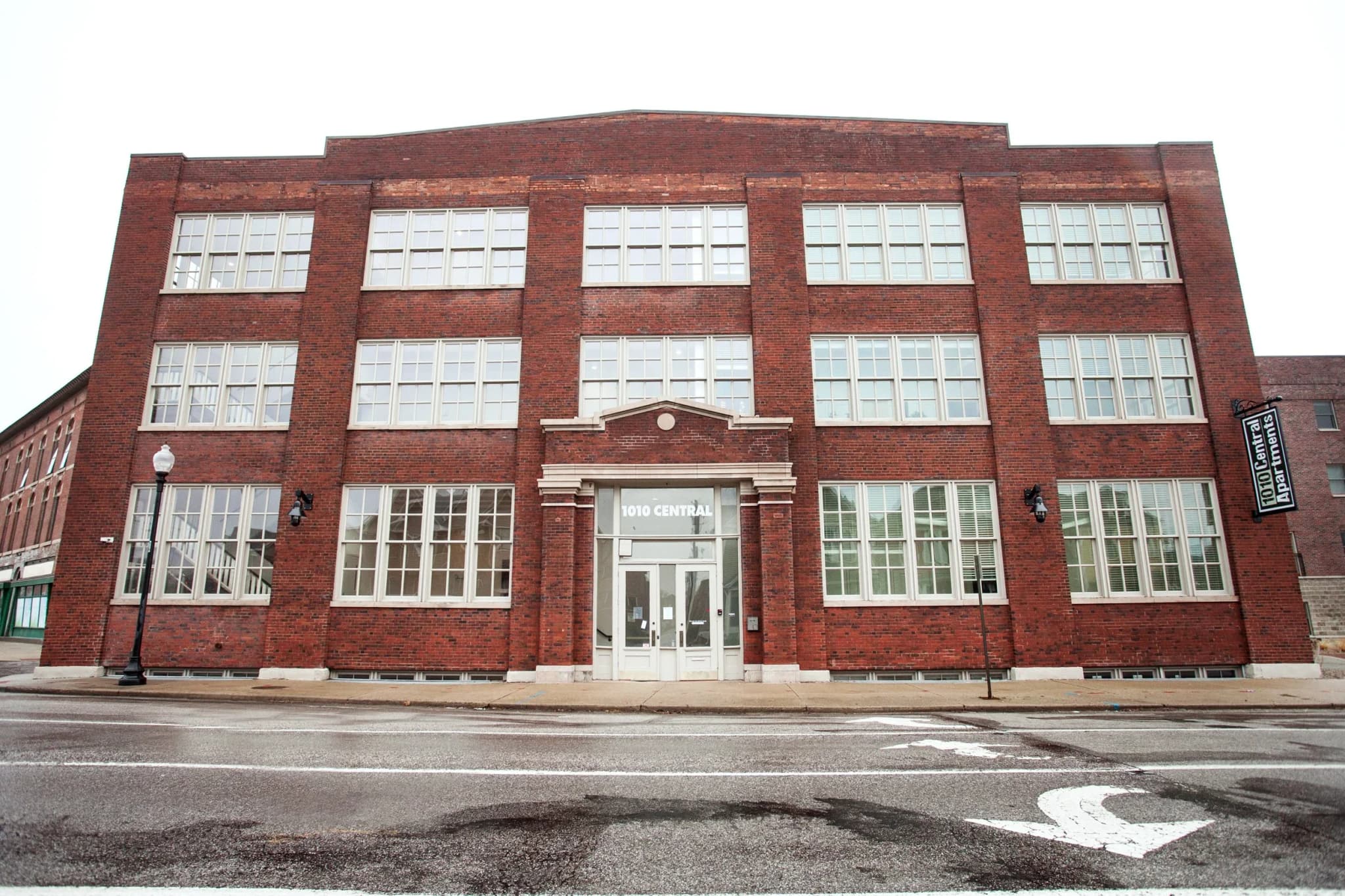 1010 Central photo 1