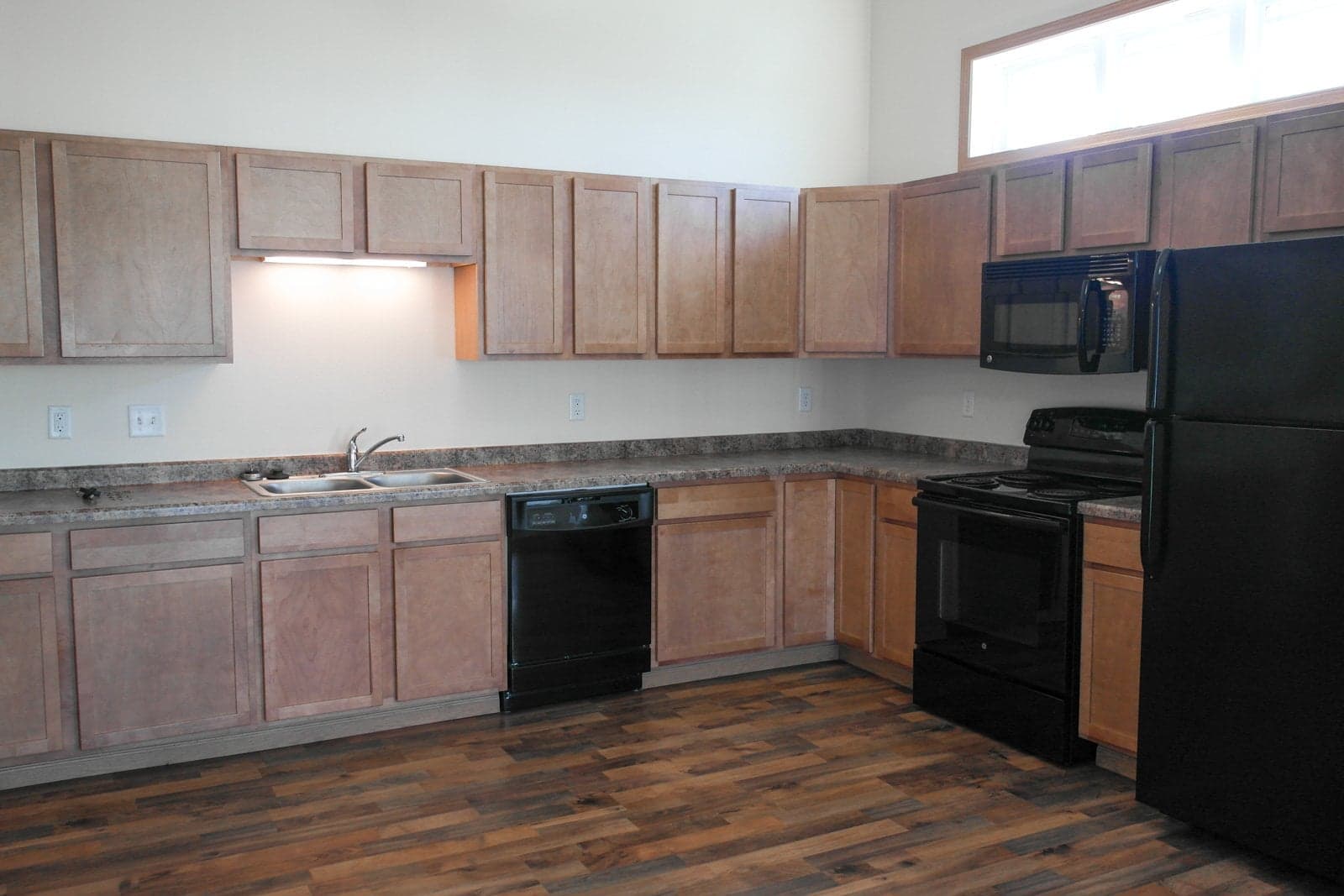 Amber Pointe Apartment Homes photo 8