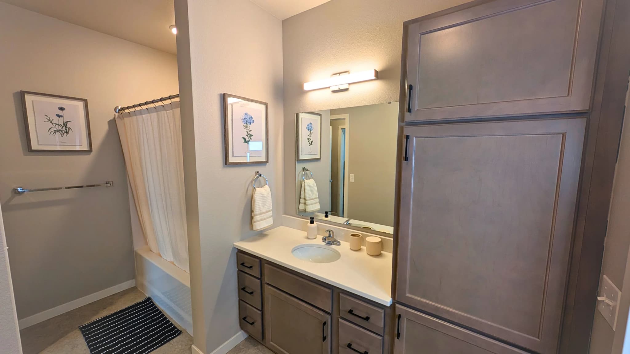 Carlson Place Apartments photo 5