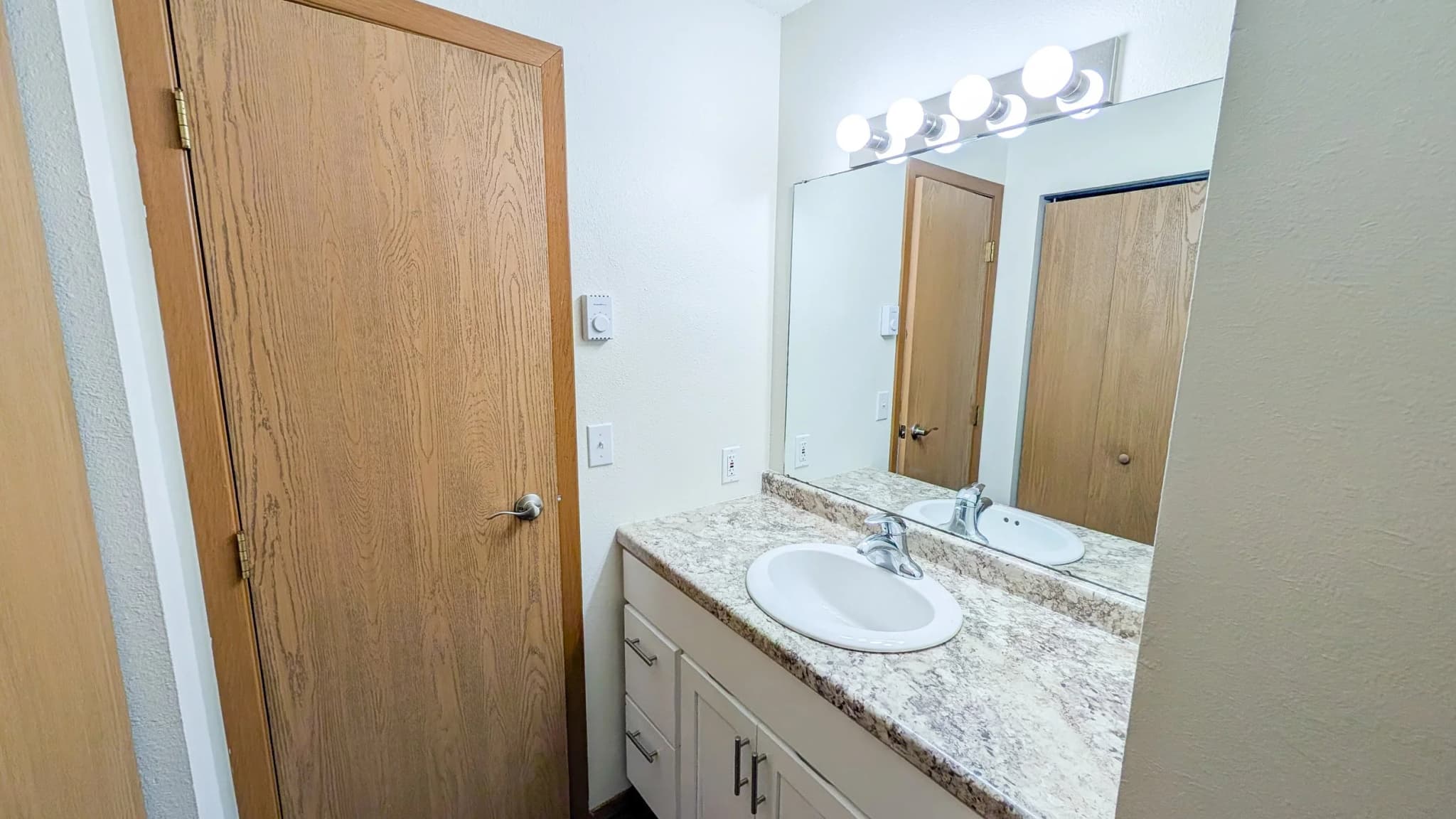 Erickson Apartments photo 16
