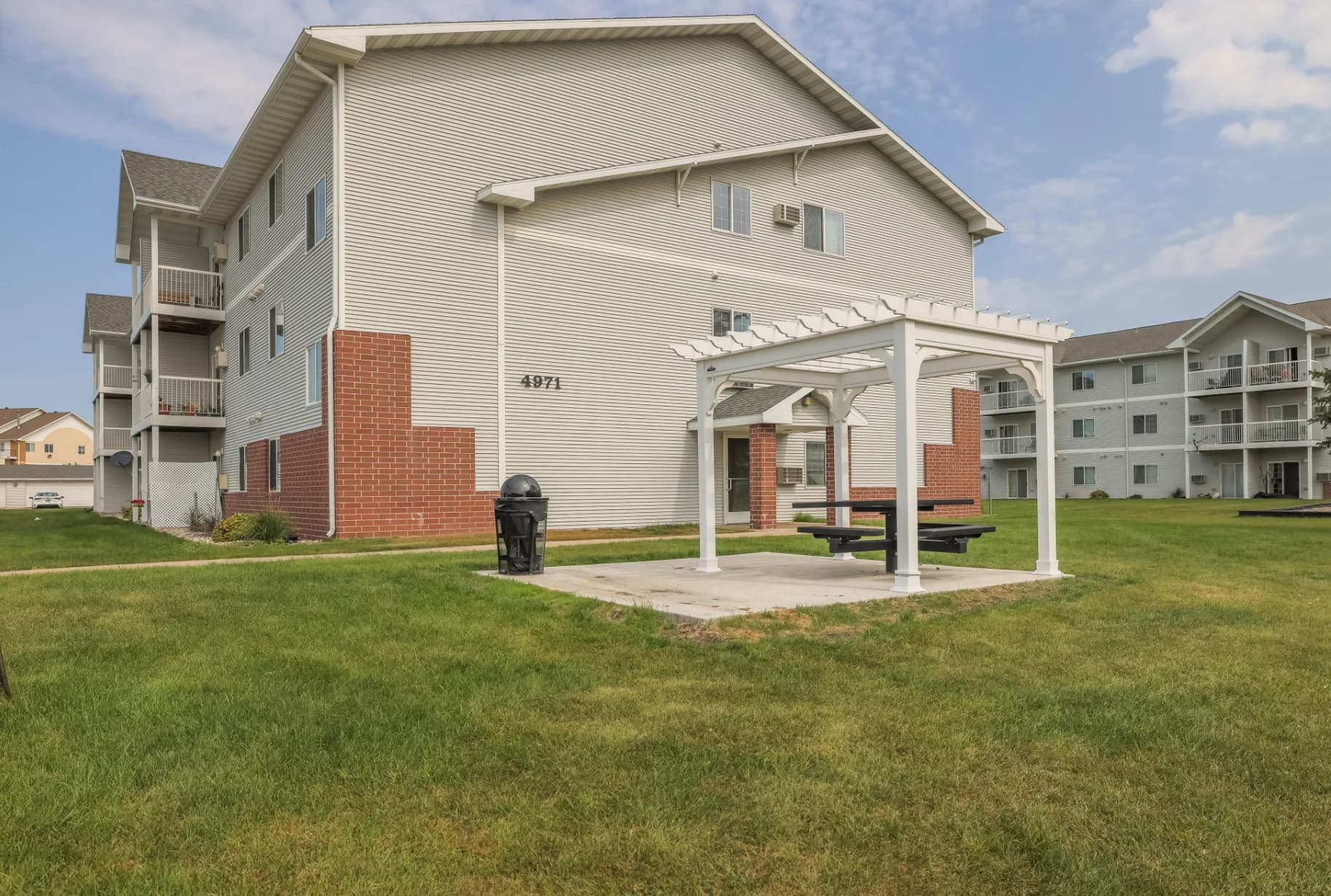 Osgood Townsite Apartments photo 1