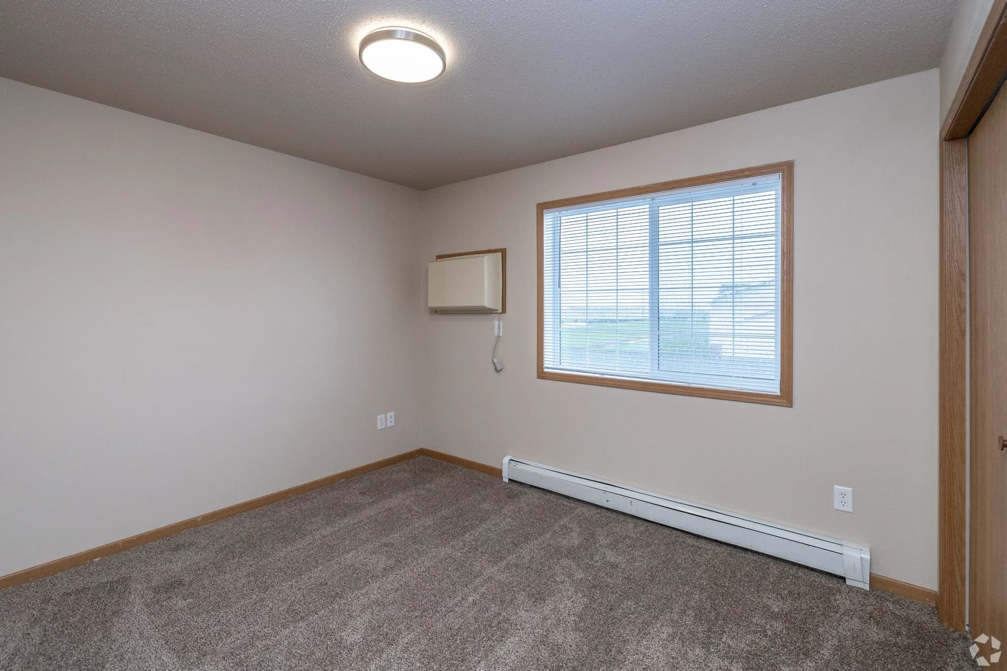 Osgood Townsite Apartments photo 7