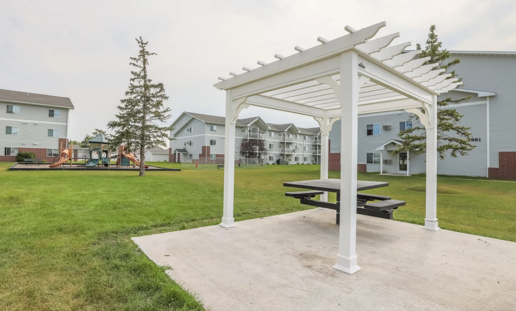 Osgood Townsite Apartments photo 11
