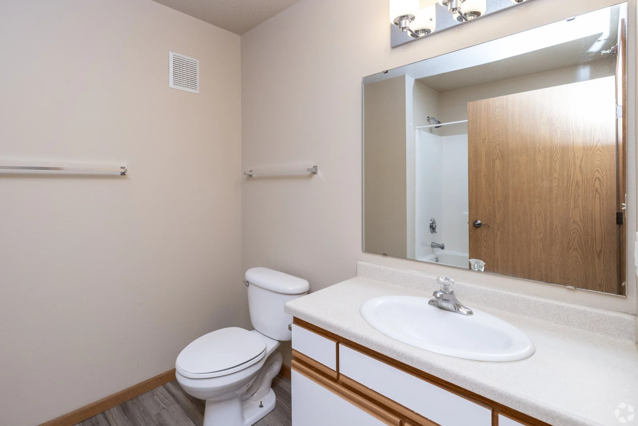 Osgood Townsite Apartments photo 12